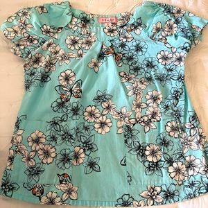 Koi medium floral scrub top. In excellent used condition